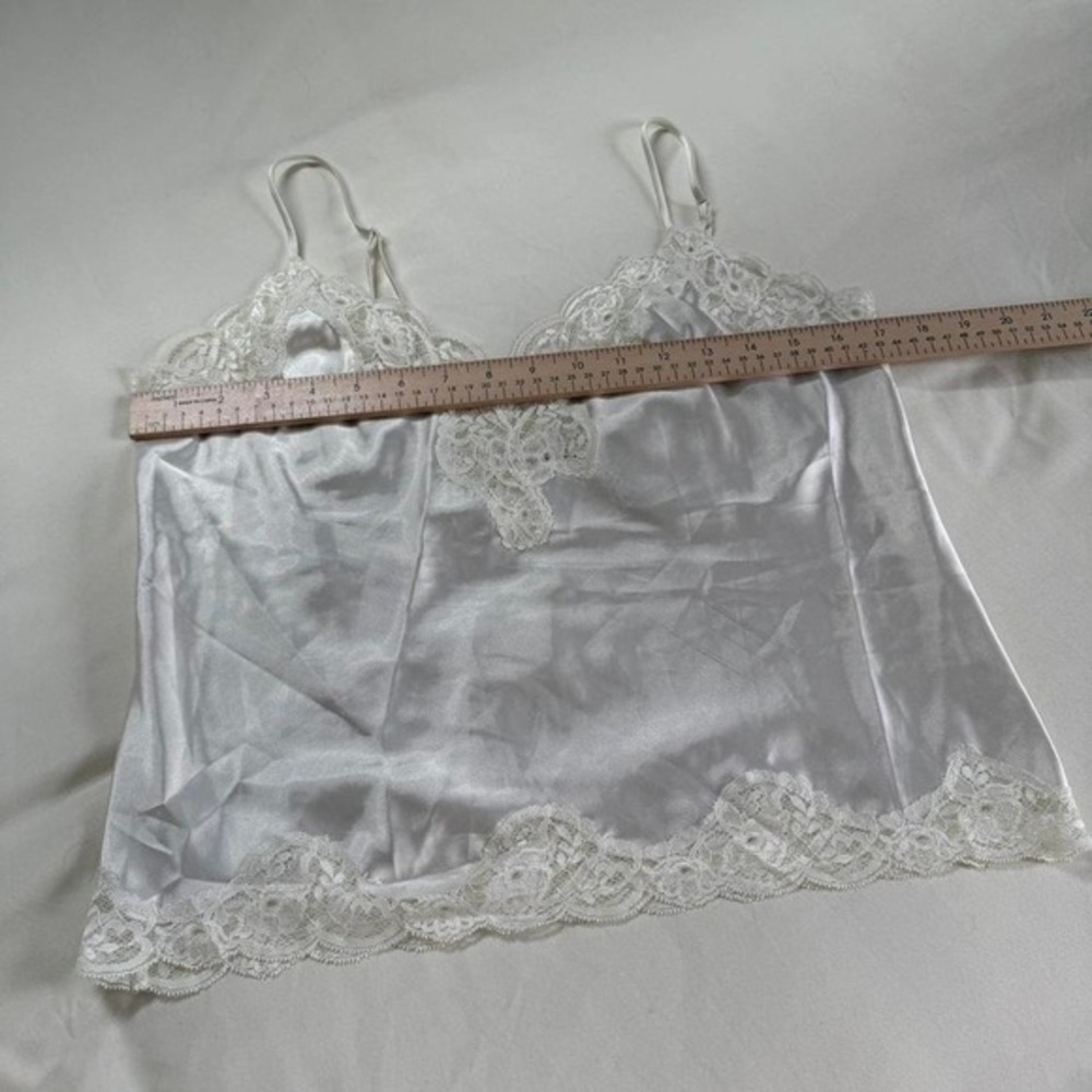 white lace trim cami victorias secret fits like a medium 90s - Picture 3 of 4